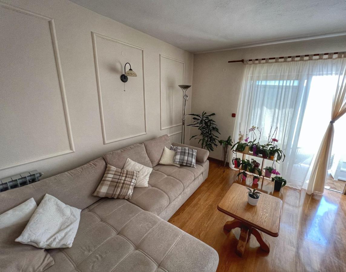 Apartmani Mia Palit Exterior photo